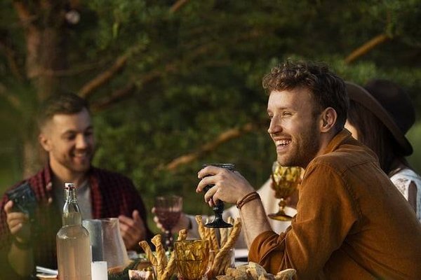 Les avantages du camping chez l'habitant : échange culturel, partage d'expériences et découvertes locales