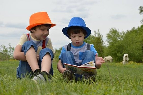 Comment occuper les petits campeurs avec des livres d'activités de plein air