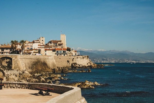 Explorer la Côte d'Azur de manière écologique avec une escapade en camping à Saint Paul de Vence
