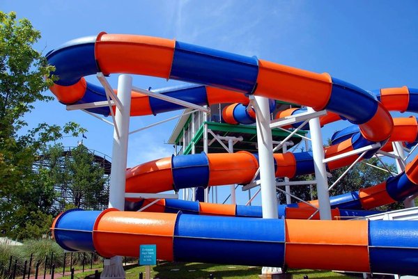 Quelles sont les activités à faire dans un camping avec parc aquatique dans la campagne Ardéchoise ?