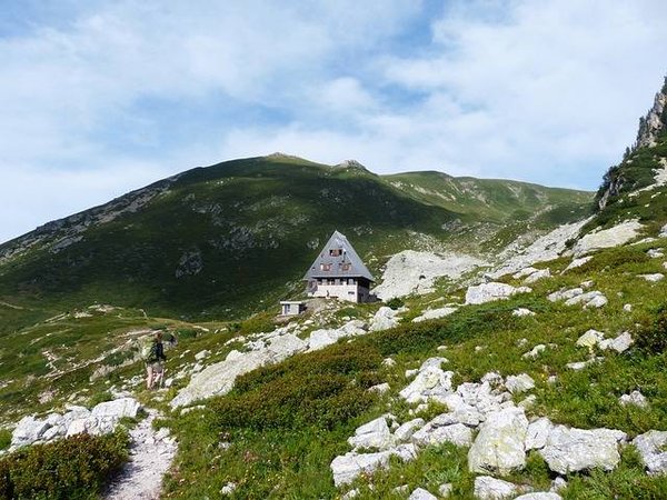 Découvrez le Glamour du Camping de Luxe dans les Hautes-Alpes : Évasion Chic et Nature